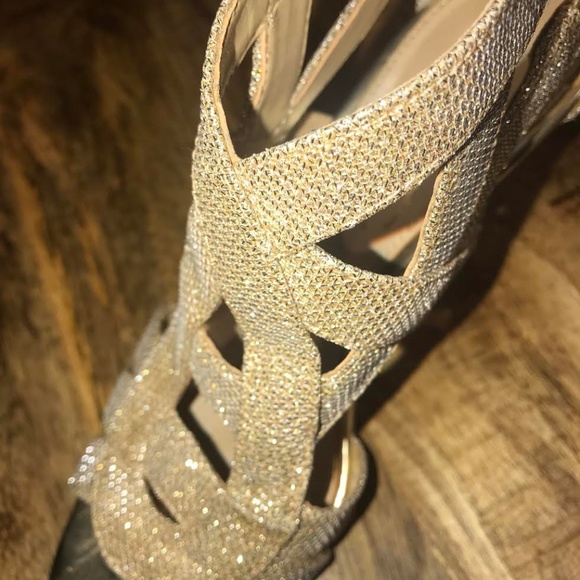 MARC FISHER gold heels - Picture 3 of 3